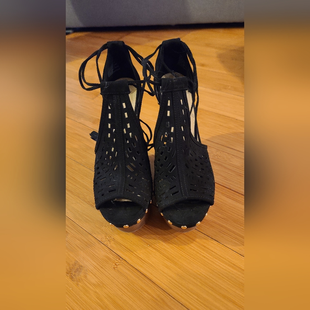Shoedazzle wedge heels